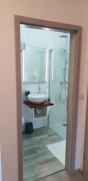 KE-TO Zagreb Airport Rooms - 6