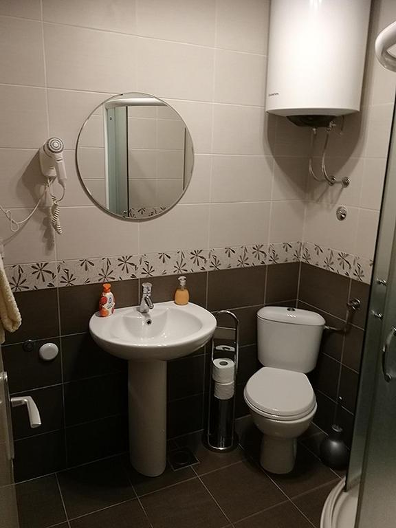 Vannituba majutusasutuses Apartmani i sobe Goca
