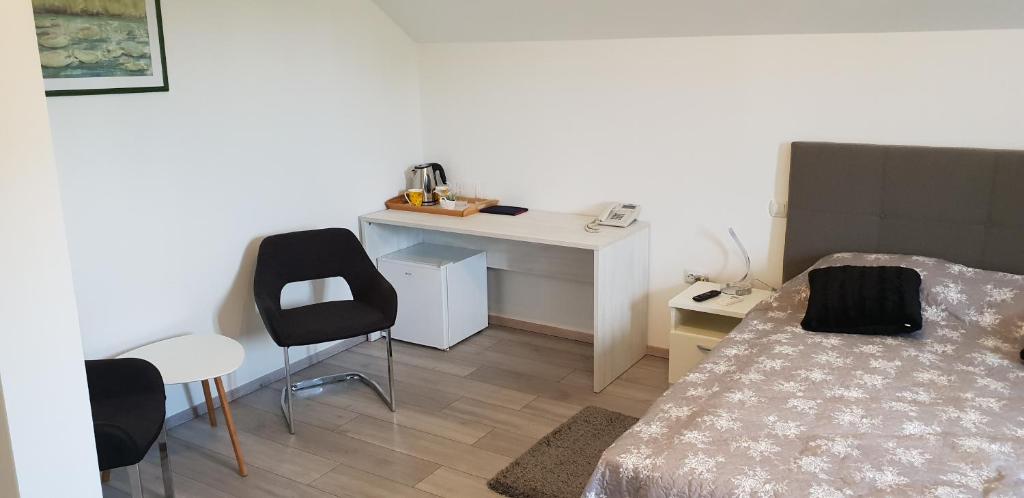 KE-TO Zagreb Airport Rooms - 3