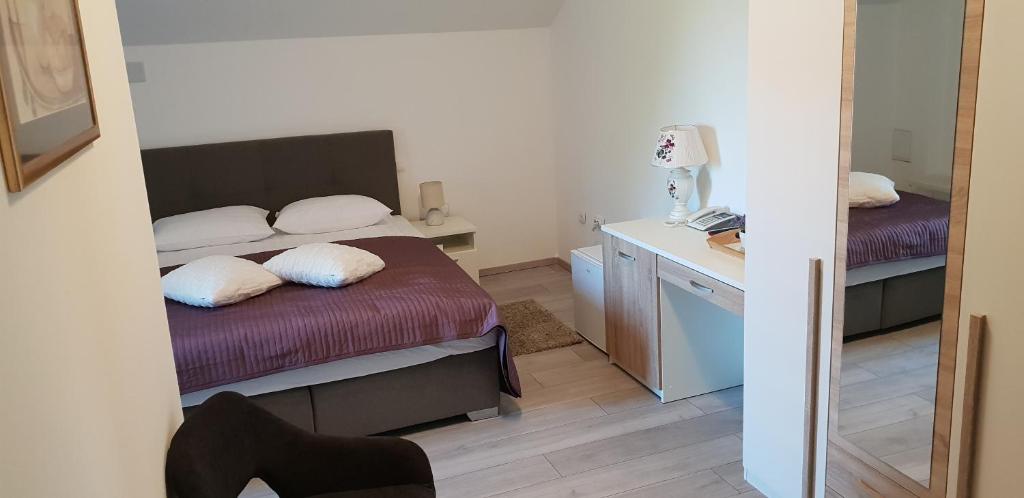 KE-TO Zagreb Airport Rooms - 17