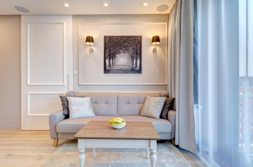 Live & Travel Apartments Number 1 - Deluxe One-Bedroom Apartment With Balcony