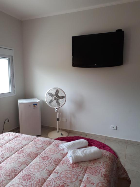 Uma cama ou camas num quarto em Chácara Leolud