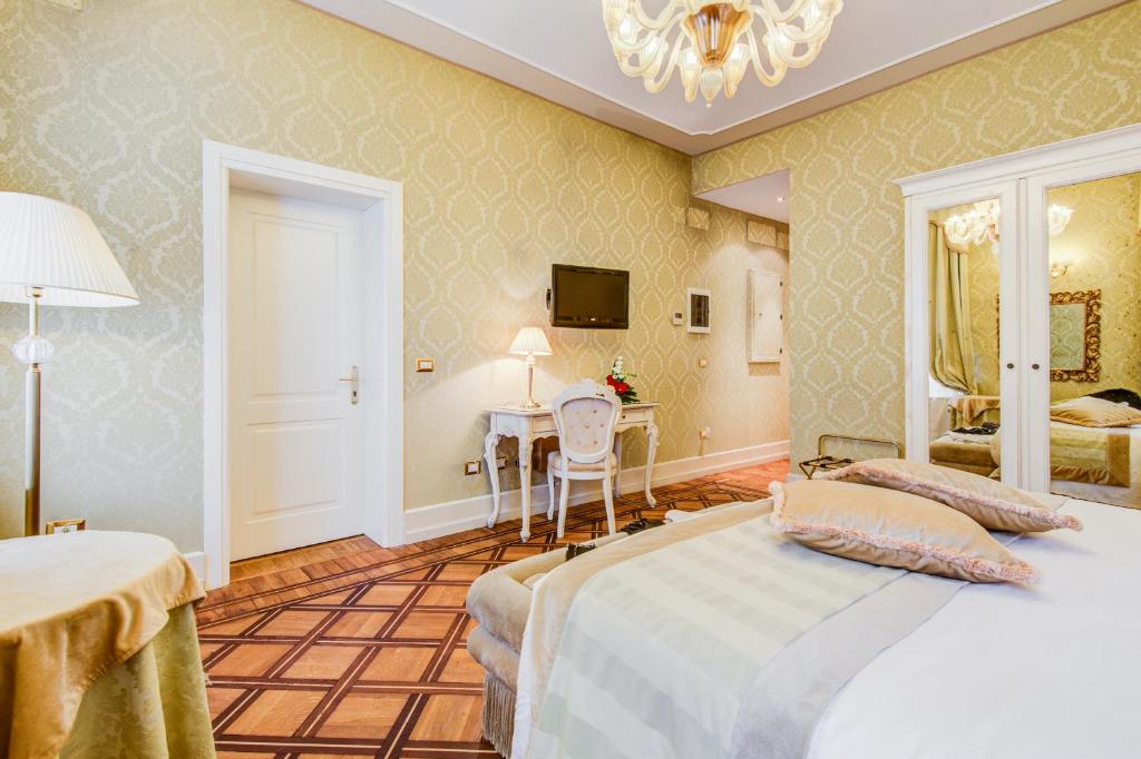 Postel nebo postele na pokoji v ubytování Hotel Al Duca Di Venezia