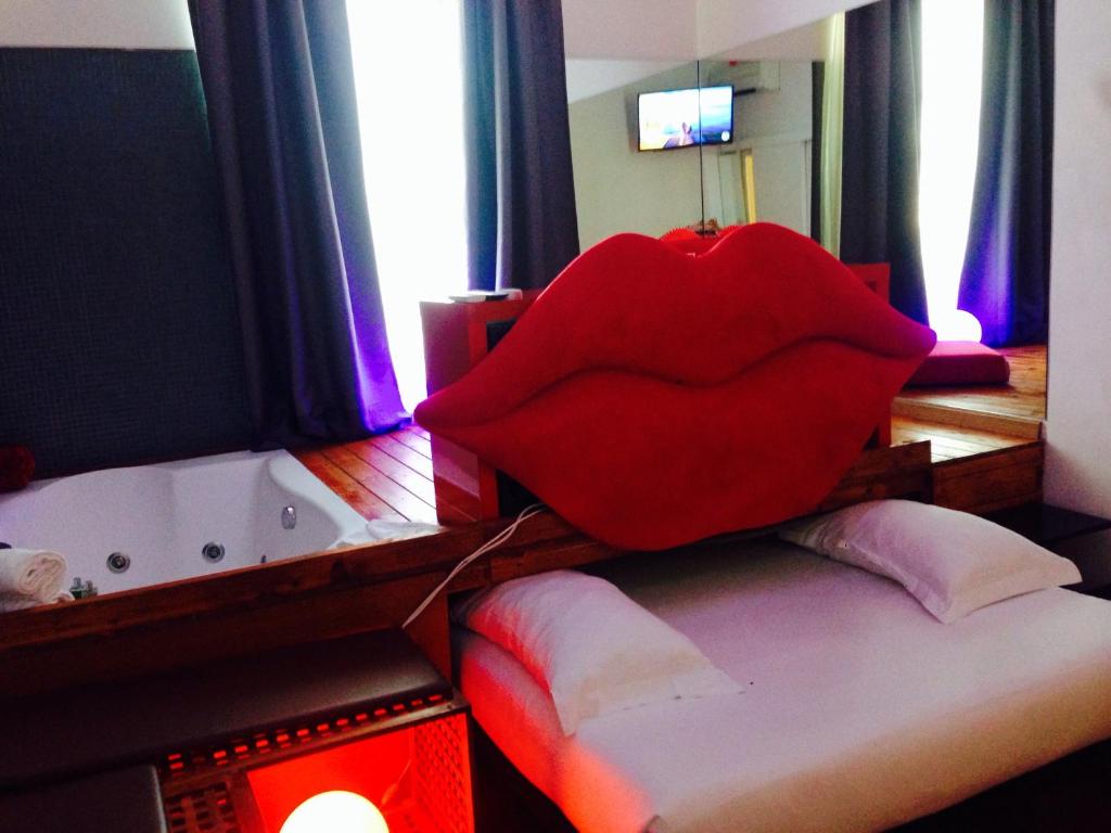 Posteľ alebo postele v izbe v ubytovaní Jacuzzi Rooms