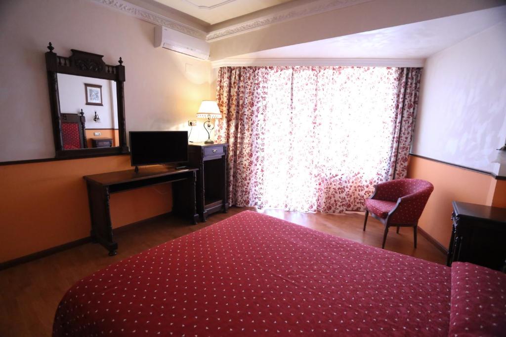 Postel nebo postele na pokoji v ubytování Hotel El Cisne