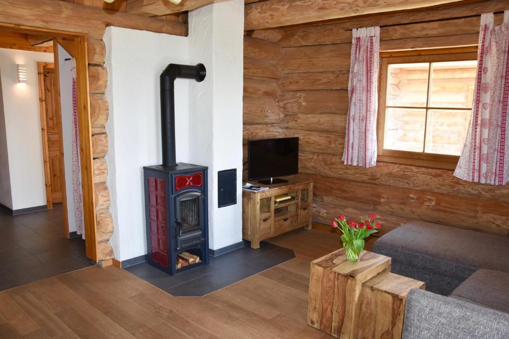 TV a/nebo společenská místnost v ubytování Hotel & Chalets Herrihof