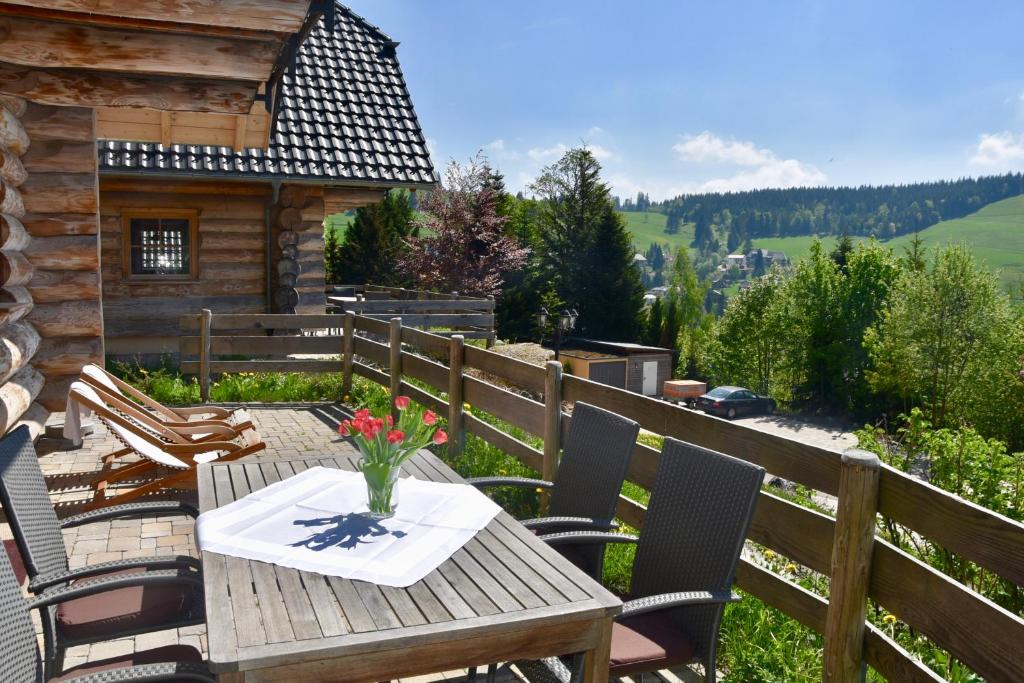 Nespecifikovaný výhled na hory nebo výhled na hory při pohledu z hotelu
