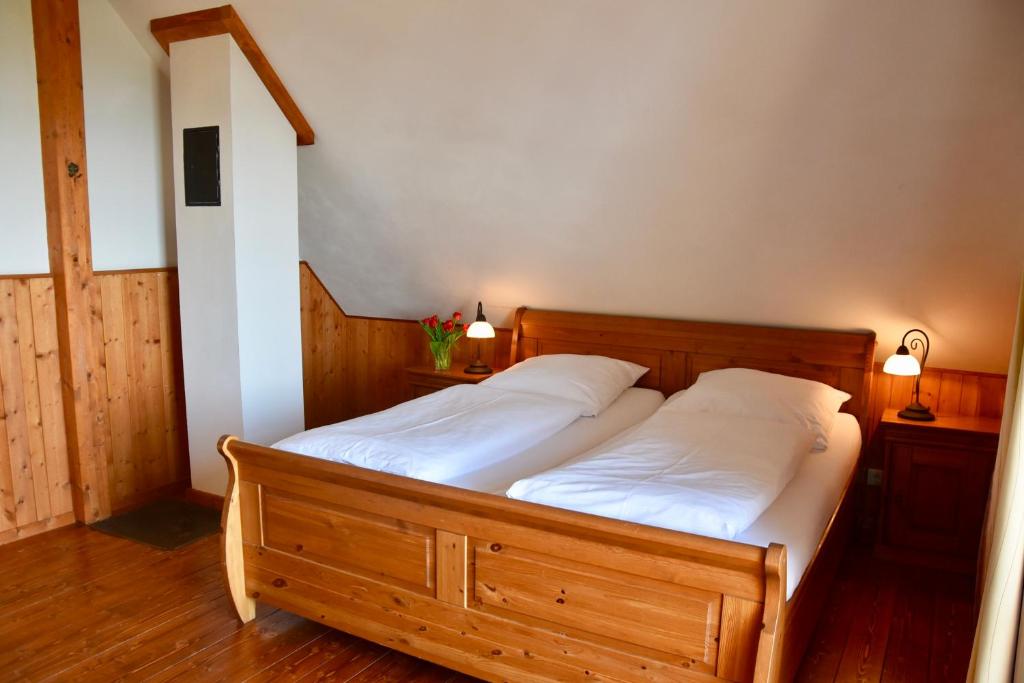 Postel nebo postele na pokoji v ubytování Hotel & Chalets Herrihof