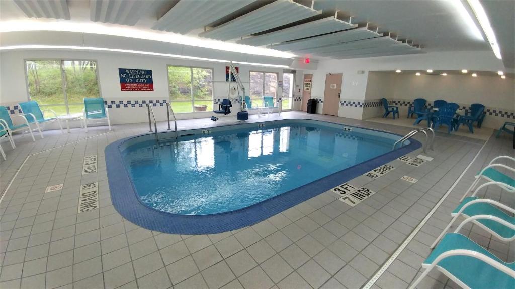 AmericInn by Wyndham Duluth photo