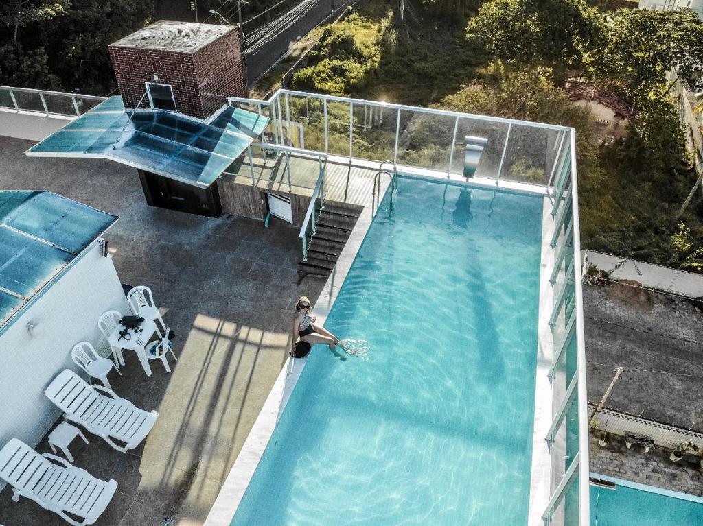 una vista aérea de una piscina en una casa en Oriental Praia Hotel, en João Pessoa