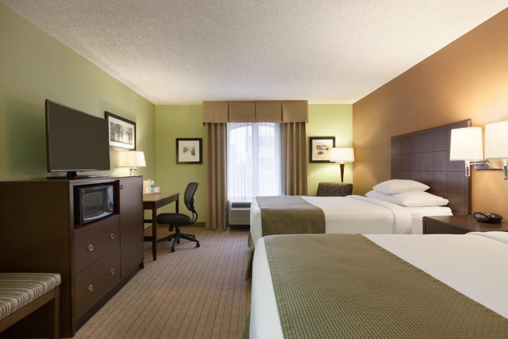 Days Inn by Wyndham Baltimore Inner Harbor - Room With Two Double Beds - Non-Smoking