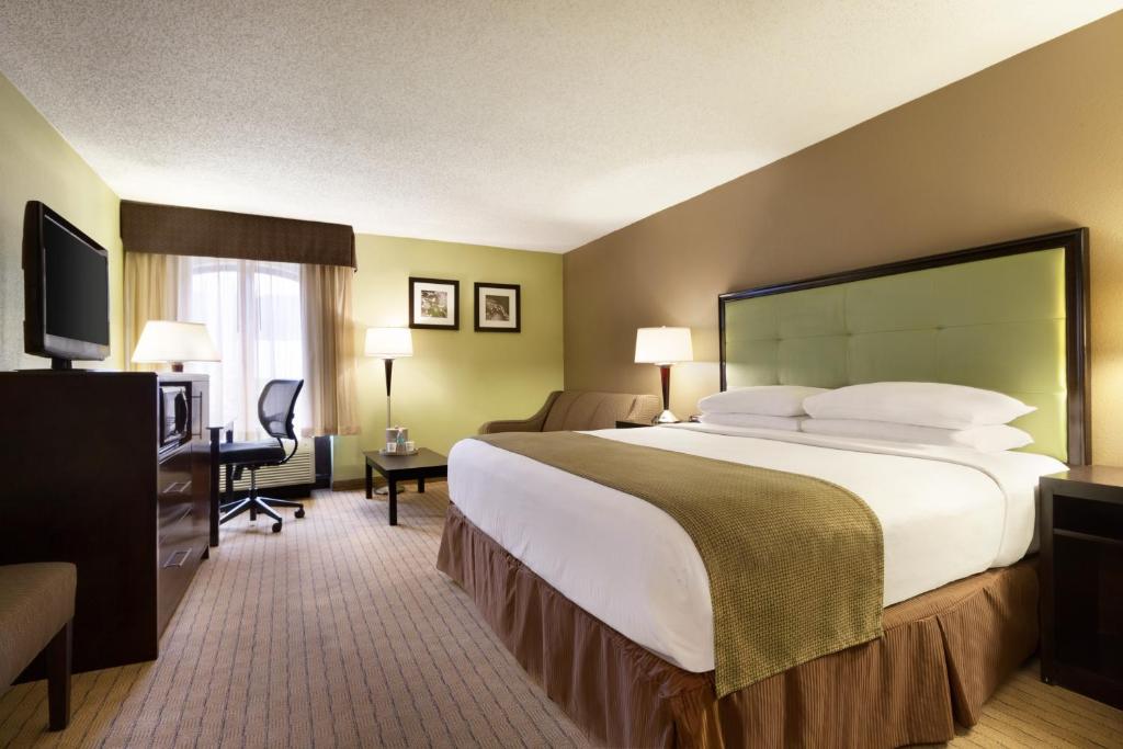 Days Inn by Wyndham Baltimore Inner Harbor - King Room - Non-Smoking