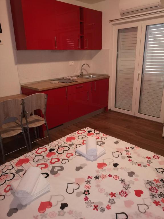 Kuchyň nebo kuchyňský kout v ubytování Apartmani Sea