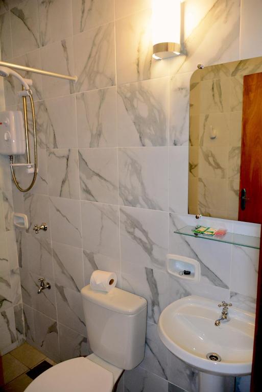 Koupelna v ubytování Mandala Hotel