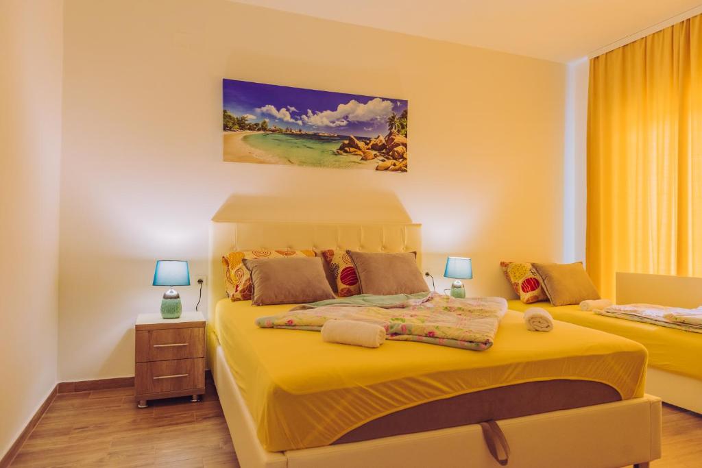 Postel nebo postele na pokoji v ubytování Apartments Krstovic