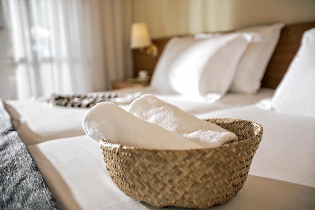 Voodi või voodid majutusasutuse Possidi Holidays Resort & Suite Hotel toas