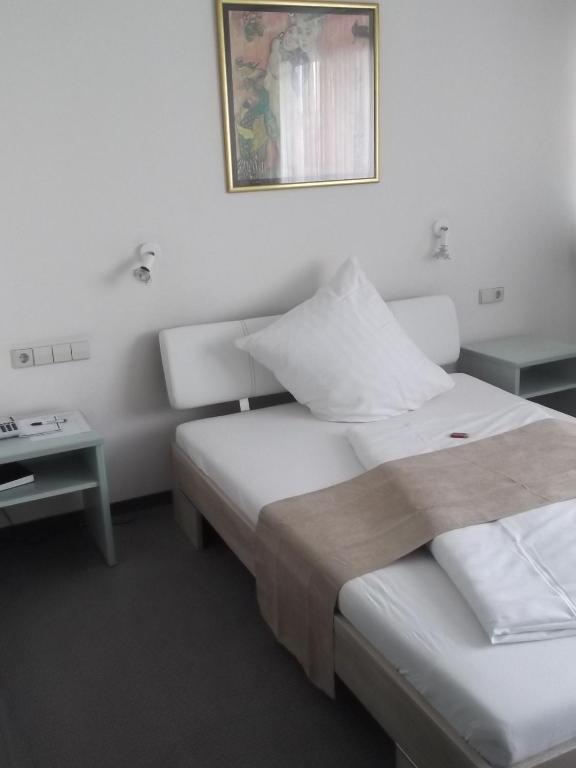 Postel nebo postele na pokoji v ubytování Businesshotel & Appartements Stuttgart-Vaihingen