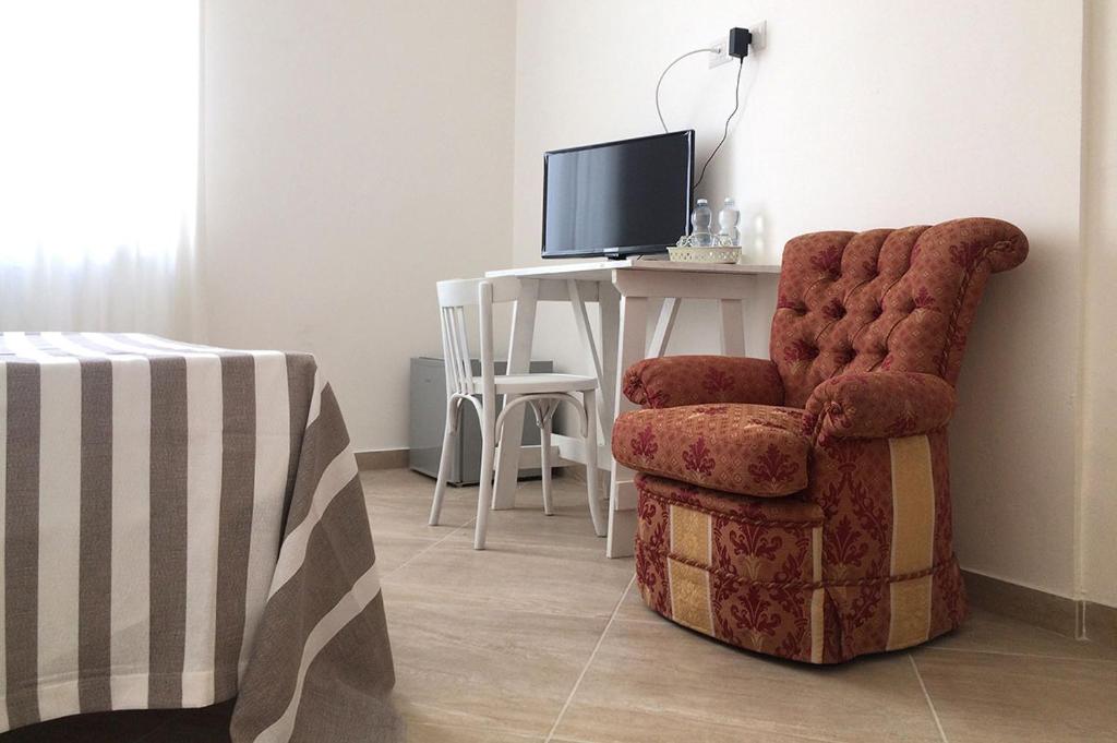 A television and/or entertainment centre at B&B PALAZZO MARZO