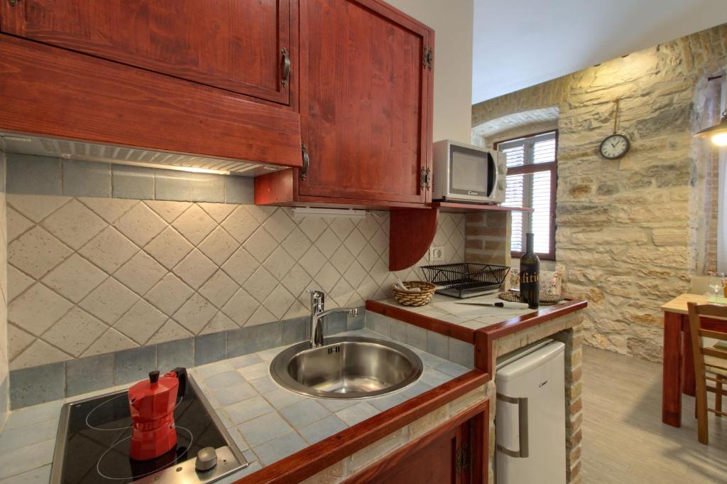 Mimoza Old Town Pula Apartments - 6