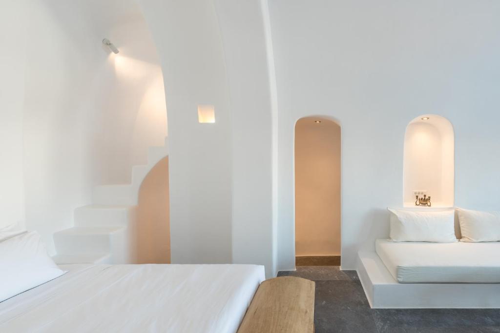 Postel nebo postele na pokoji v ubytování Chelidonia Luxury Suites