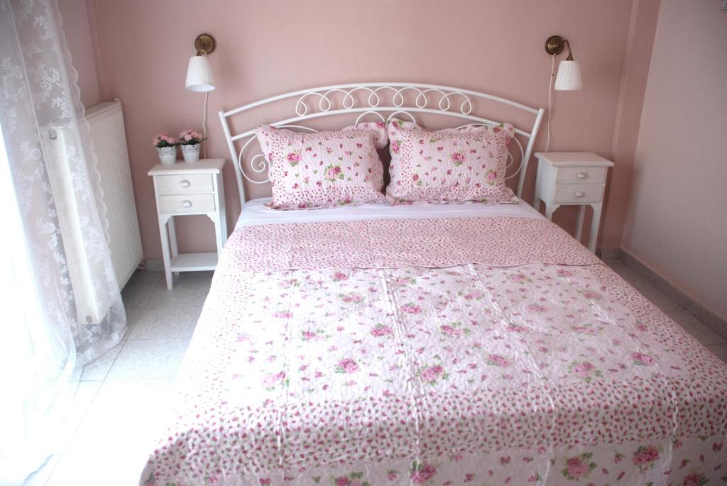 A bed or beds in a room at Vintage Home