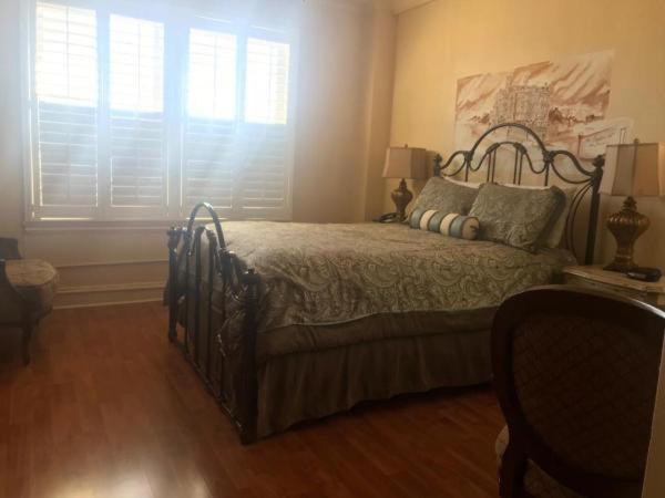 Mayflower Hotel - Housity