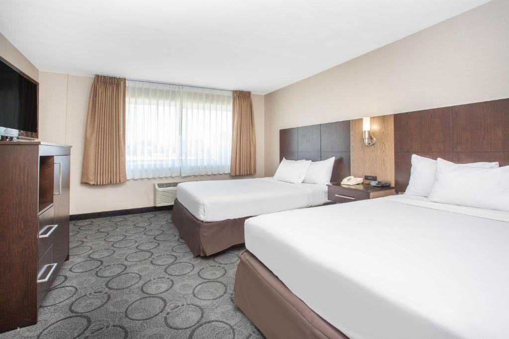 Baymont by Wyndham San Diego Downtown photo