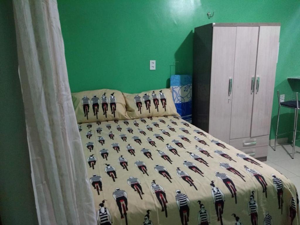 Ein Bett oder Betten in einem Zimmer der Unterkunft Apartamento Edificio Ajuricaba