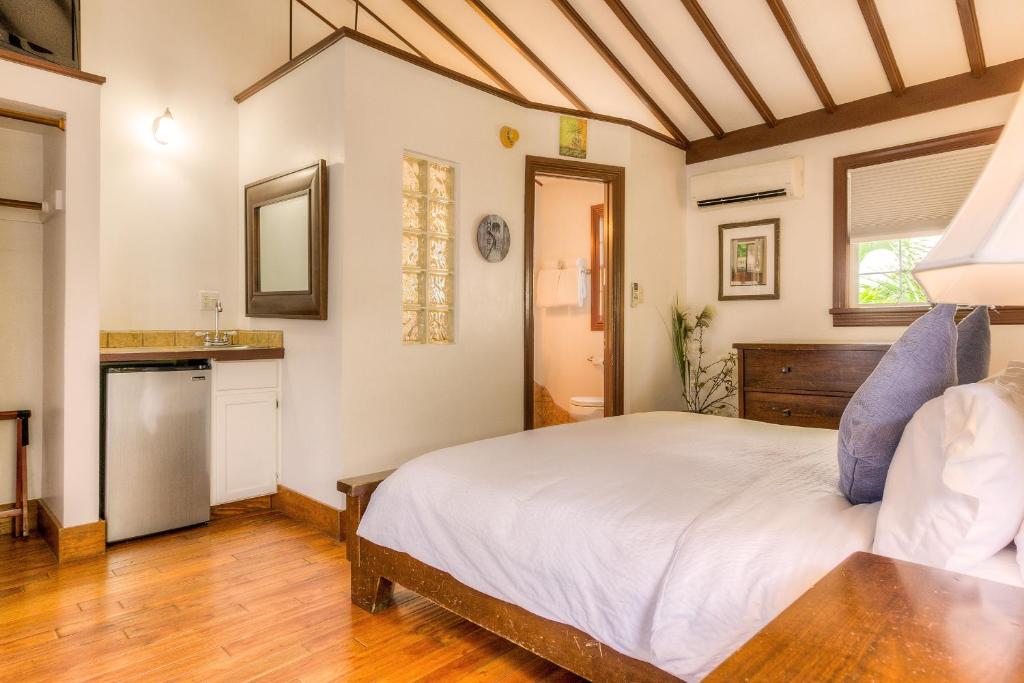 Letto o letti in una camera di Key West Harbor Inn - Adults Only