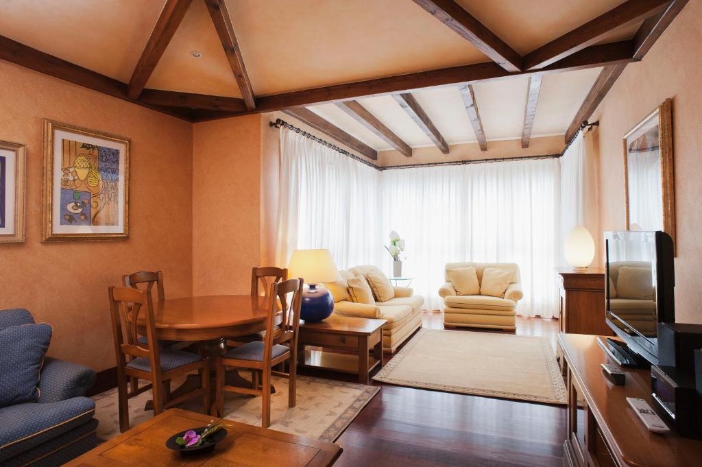 A seating area at Princesa Yaiza Suite Hotel Resort