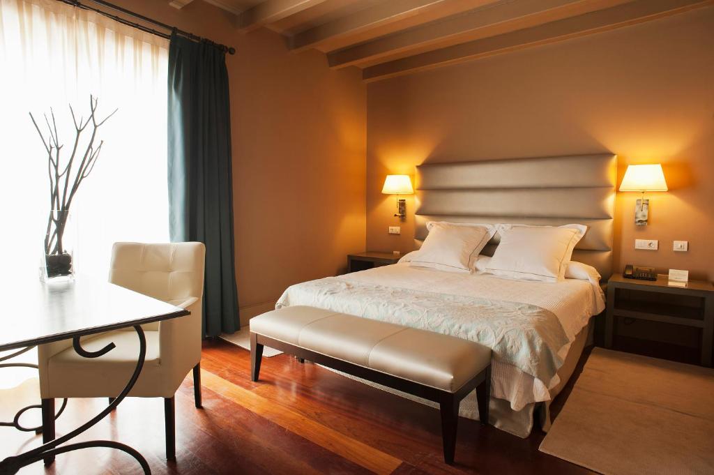 A bed or beds in a room at Princesa Yaiza Suite Hotel Resort