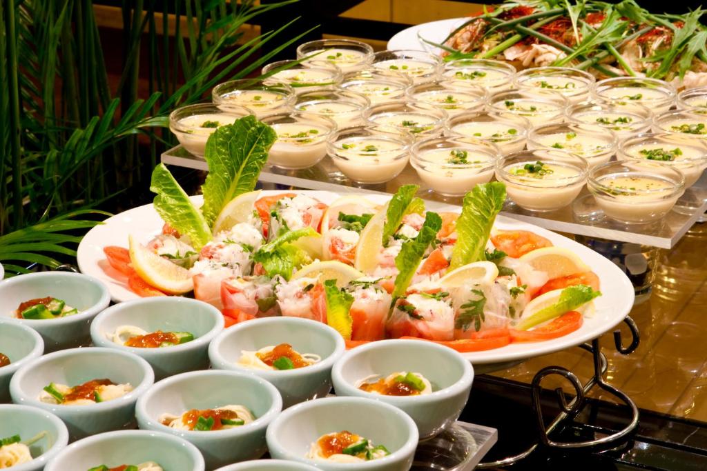 ホテルの敷地内または近くでの食事または食べ物