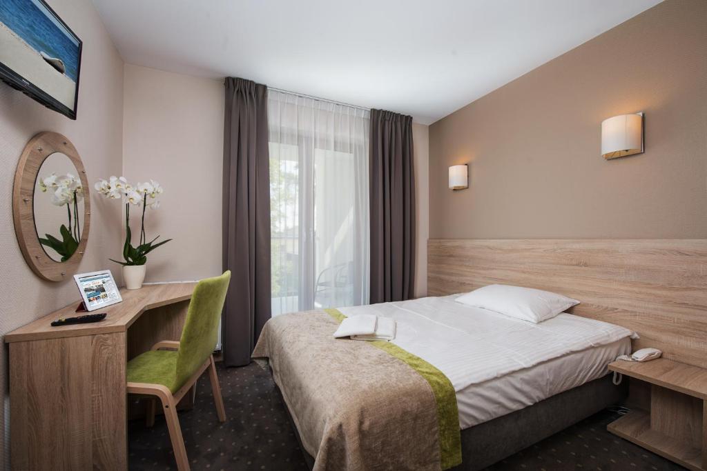 Postel nebo postele na pokoji v ubytování Hotel Szafir