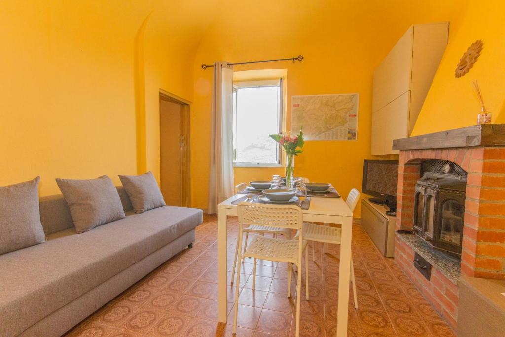 A kitchen or kitchenette at pedalando sul mare