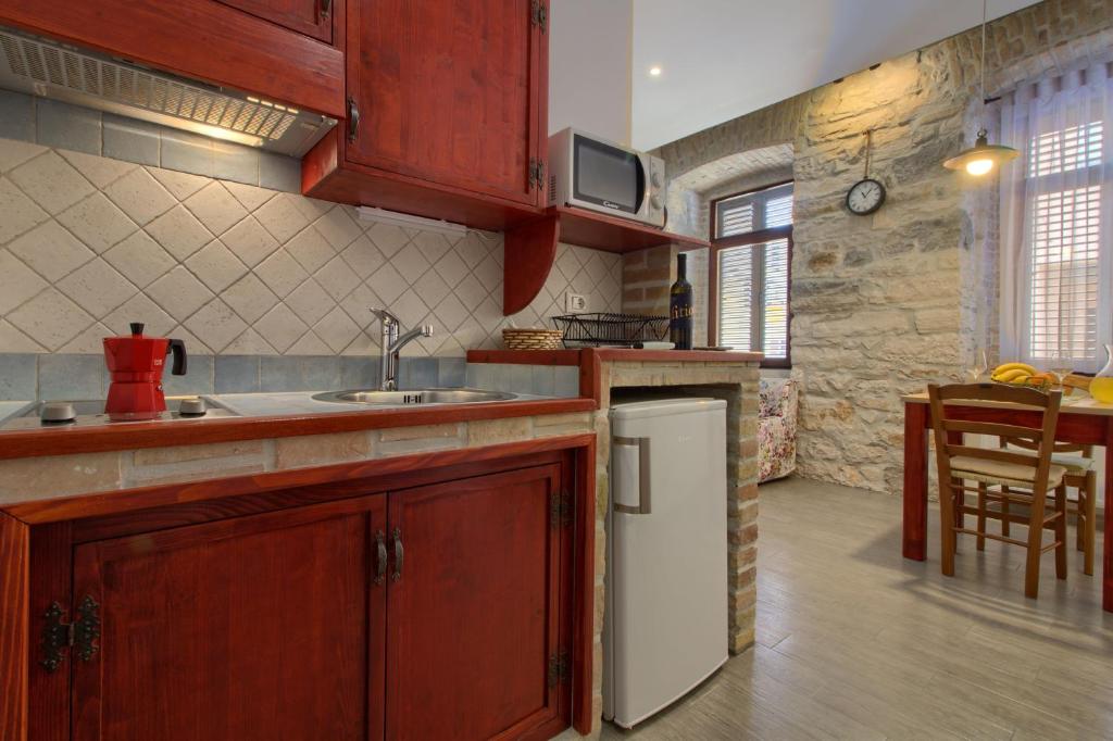 Mimoza Old Town Pula Apartments - 2