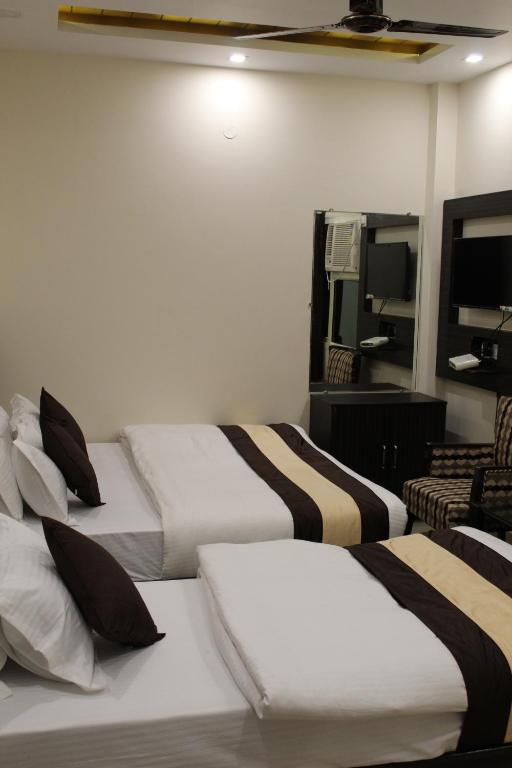 Postel nebo postele na pokoji v ubytování Hotel Gopal