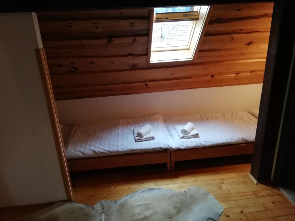 Postel nebo postele na pokoji v ubytování Guest House Turistična kmetija Plaznik