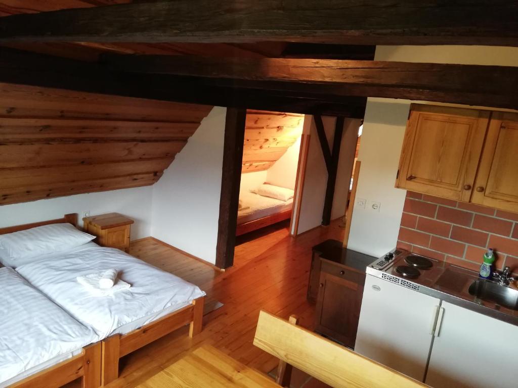 Postel nebo postele na pokoji v ubytování Guest House Turistična kmetija Plaznik