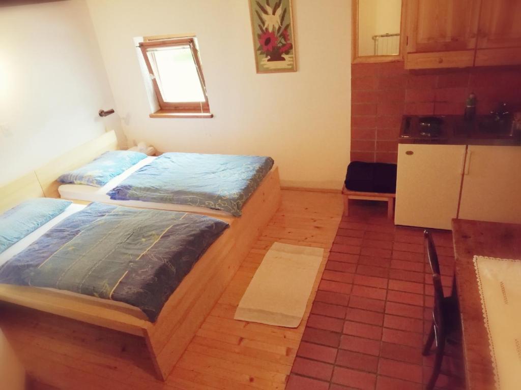 Postel nebo postele na pokoji v ubytování Guest House Turistična kmetija Plaznik