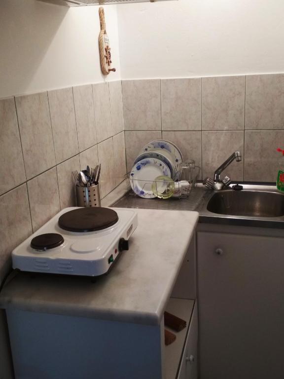Kuchyň nebo kuchyňský kout v ubytování Konstantina Studios