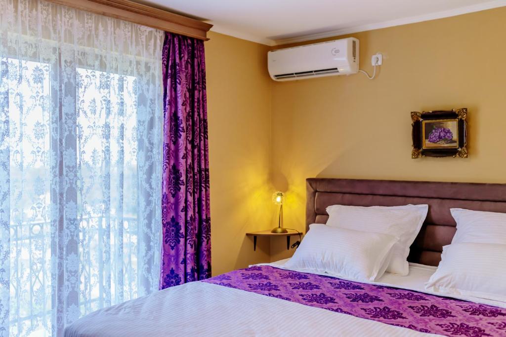 Postel nebo postele na pokoji v ubytování RUSTIC HOUSE LEKOVIĆ