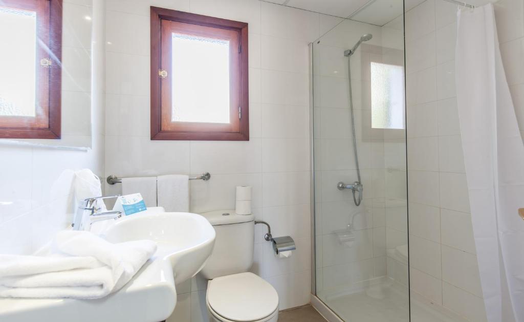 A bathroom at BLUESEA Ses Cases d'Or