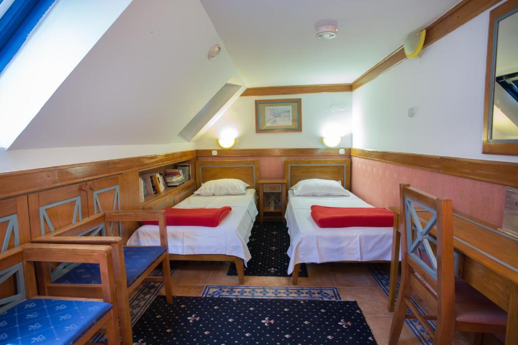 Postel nebo postele na pokoji v ubytování Garni Hotel Zenit