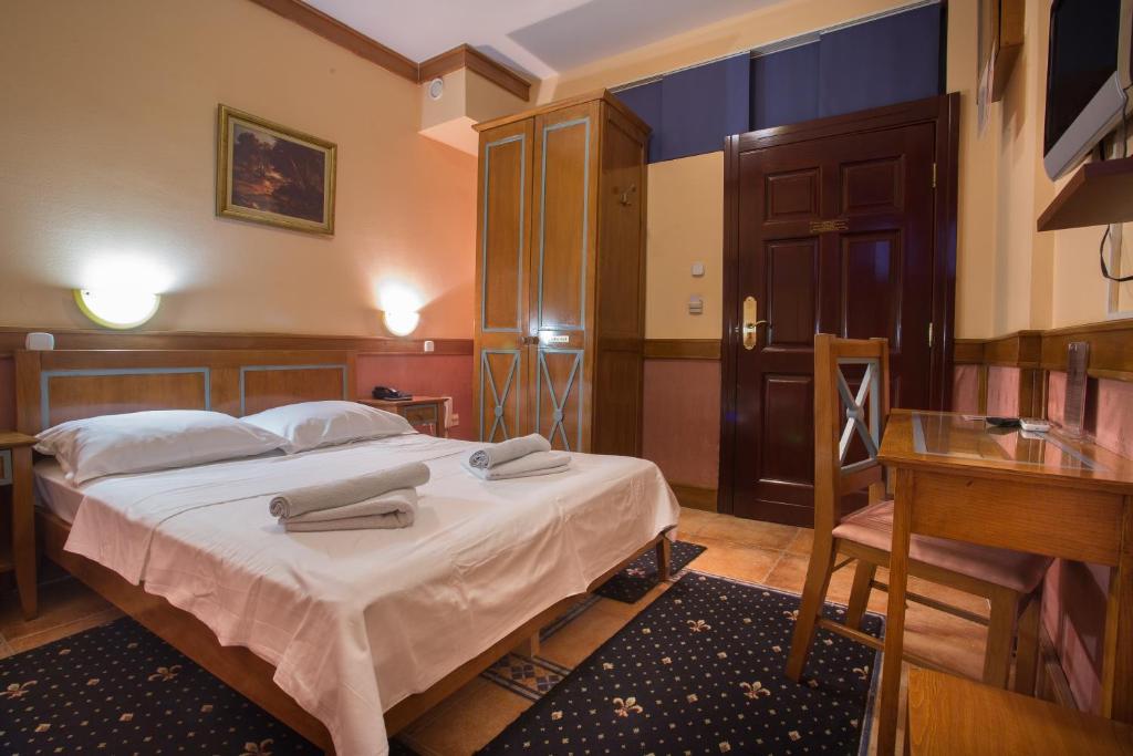 Postel nebo postele na pokoji v ubytování Garni Hotel Zenit