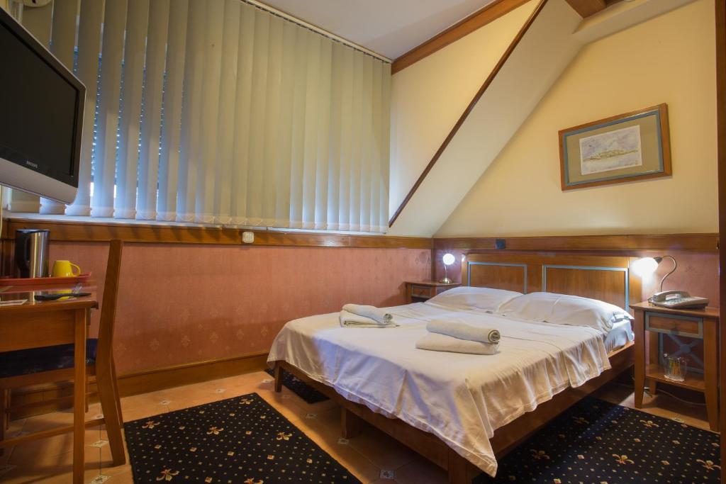 Postel nebo postele na pokoji v ubytování Garni Hotel Zenit