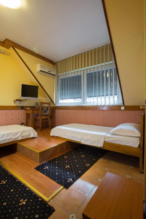 Postel nebo postele na pokoji v ubytování Garni Hotel Zenit