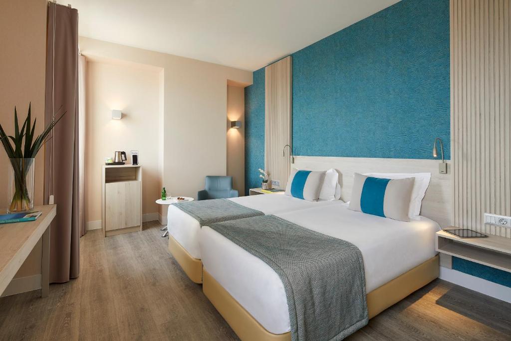 Cama ou camas em um quarto em Occidental Faro