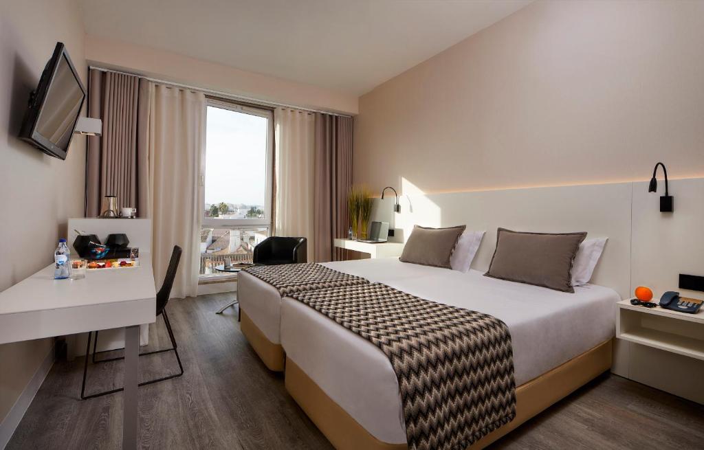 Cama ou camas em um quarto em Occidental Faro