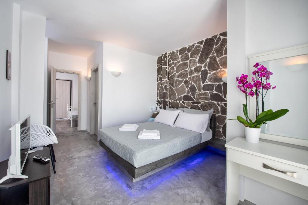 Ein Bett oder Betten in einem Zimmer der Unterkunft Sun Springs Suites
