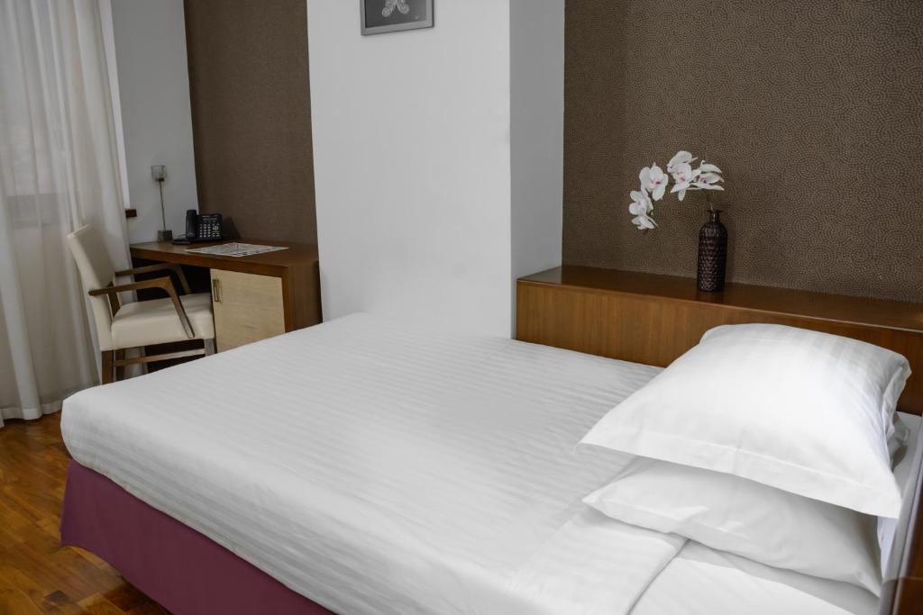 Postel nebo postele na pokoji v ubytování City5 ROOMS & SUITES by LSA